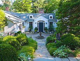 Overview Of White House With Garden
Garden Design
Calimesa, CA