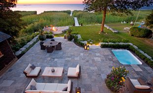 Multifunctional Patio, Patio Fire Pit
Alamy Stock Photo
Brooklyn, NY