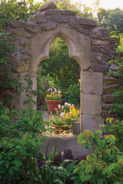 Isabel and Julian Bannerman's Romantic English Gardens, Slide Show