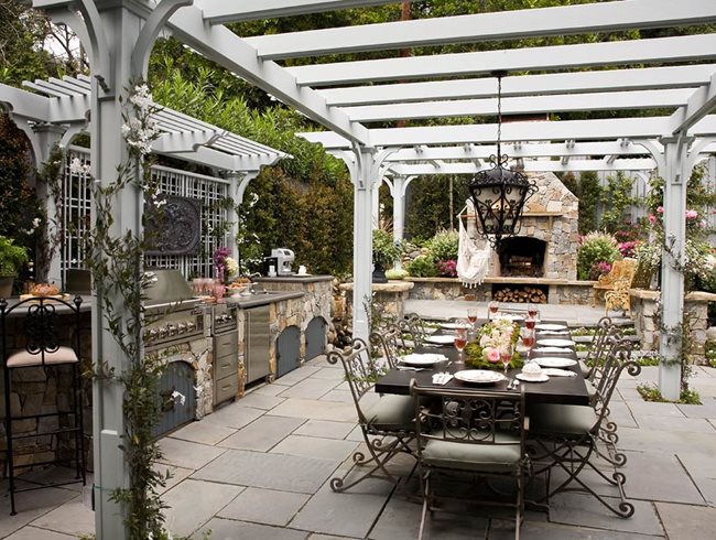 Heather Lenkin's Victorian-Inspired Outdoor Kitchen
Lenkin Design
Pasadena, CA