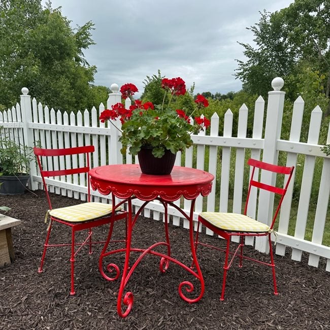 Red Bistro Table In Garden
"Dream Team's" Portland Garden
Garden Design
Calimesa, CA