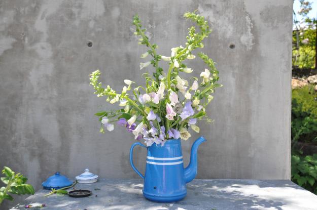 sweet peas arrangement