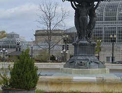 Fountain At Bartholdi Park With The Conservatory In The Background
Garden Design
Calimesa, CA