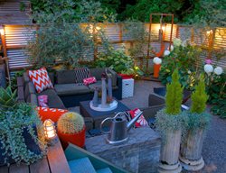 Lighting Layers Around Metal Deck
Digs Inside & Out
Portland, OR