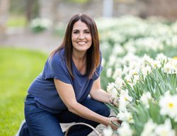 Stacy Ling, Cutting Daffodils
Garden Design
Calimesa, CA
