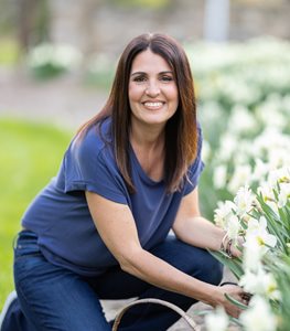 Stacy Ling, Cutting Daffodils
Garden Design
Calimesa, CA