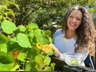 Heather Wtih Nasturtium Plants
Garden Design
Calimesa, CA