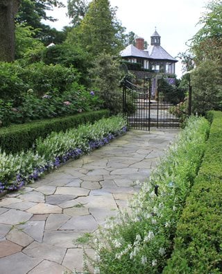 Garden Promenade, Flower Border
Johnsen Landscapes & Pools
Mount Kisco, NY