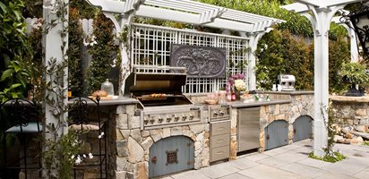 Heather Lenkin's Victorian-Inspired Outdoor Kitchen
Lenkin Design
Pasadena, CA