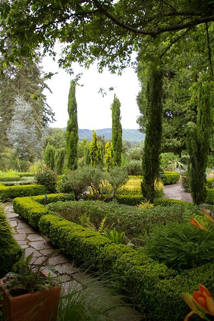 Maurice Horn, Sauvie
"Dream Team's" Portland Garden
Hardy Plant Society of Oregon