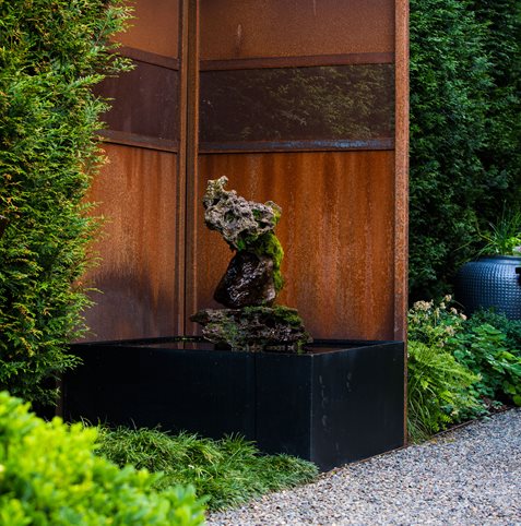 Craggy Stone, Custom Water Feature
Lillyvilla Gardens
Portland, OR