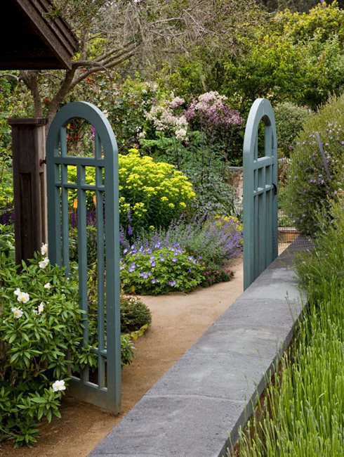 Blue Garden Gate
Garden Design
Calimesa, CA