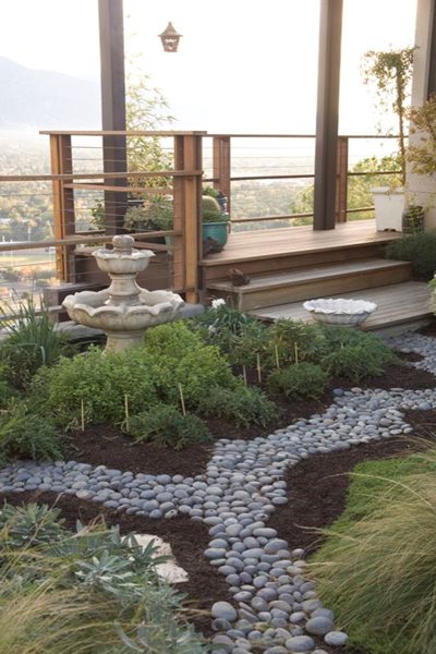 A Pasadena Garden by Heather Lenkin
Garden Design
Calimesa, CA