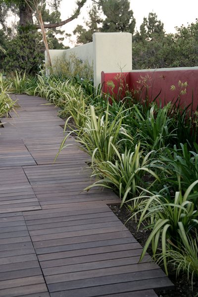 A Pasadena Garden by Heather Lenkin
Garden Design
Calimesa, CA