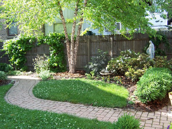 Growing Locally and Sustainably in Chicago
Garden Design
Calimesa, CA