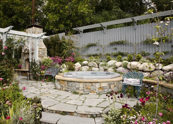 Heather Lenkin's Victorian-Inspired Outdoor Kitchen
Garden Design
Calimesa, CA