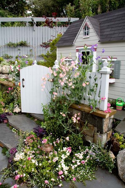 Heather Lenkin's Victorian-Inspired Outdoor Kitchen
Garden Design
Calimesa, CA