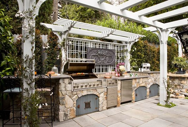 Heather Lenkin's Victorian-Inspired Outdoor Kitchen
Lenkin Design
Pasadena, CA