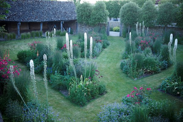 The Garden of Temple Guiting, Cotswold
Garden Design
Calimesa, CA