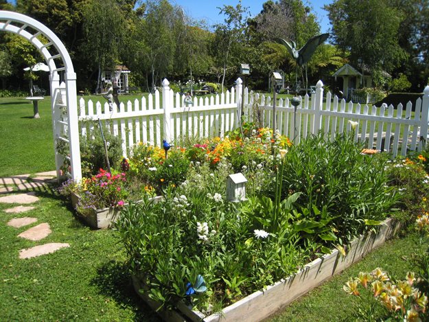 Raised Beds Garden
"Dream Team's" Portland Garden
Garden Design
Calimesa, CA