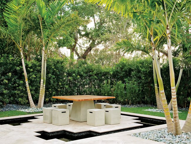 Veitchia Palms
"Dream Team's" Portland Garden
Garden Design
Calimesa, CA