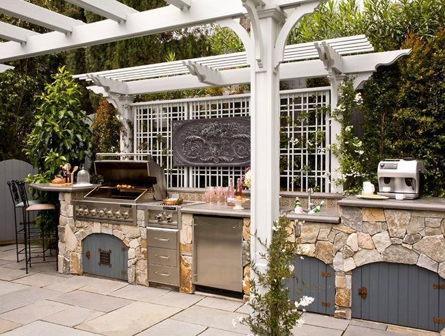 Heather Lenkin's Victorian-Inspired Outdoor Kitchen
Garden Design
Calimesa, CA
