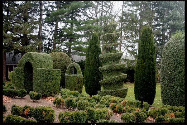 Where is the oldest topiary garden?