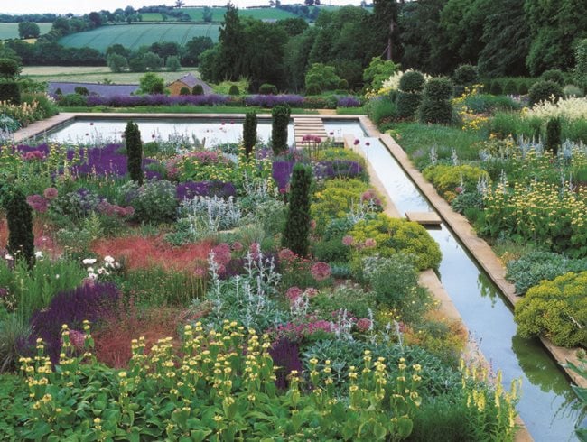 traditional english gardens with a twist garden design